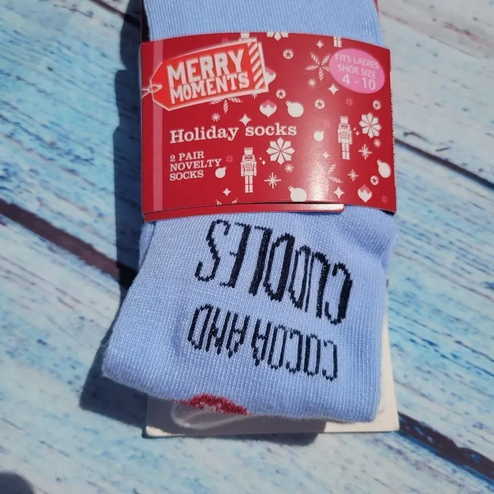 Merry Moments Women's Blue Christmas Holiday Novelty Socks 2 Pair Size 4-10 NWT